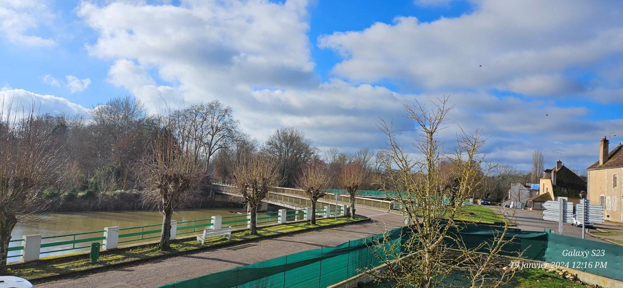 Pavillon Avec Jardin Clos Au Bord De L'Yonne Coulanges-sur-Yonne Eksteriør bilde